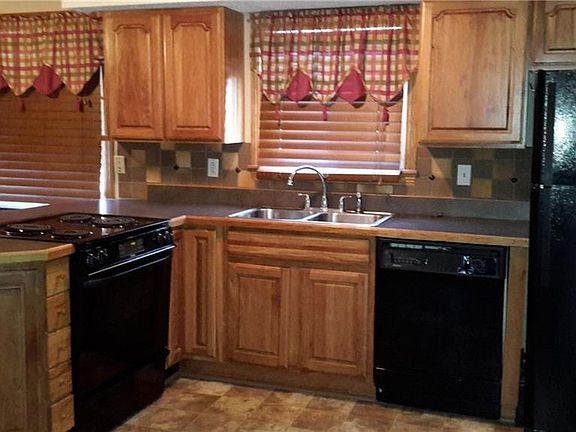3rd image of 24196 Woodmere Dr