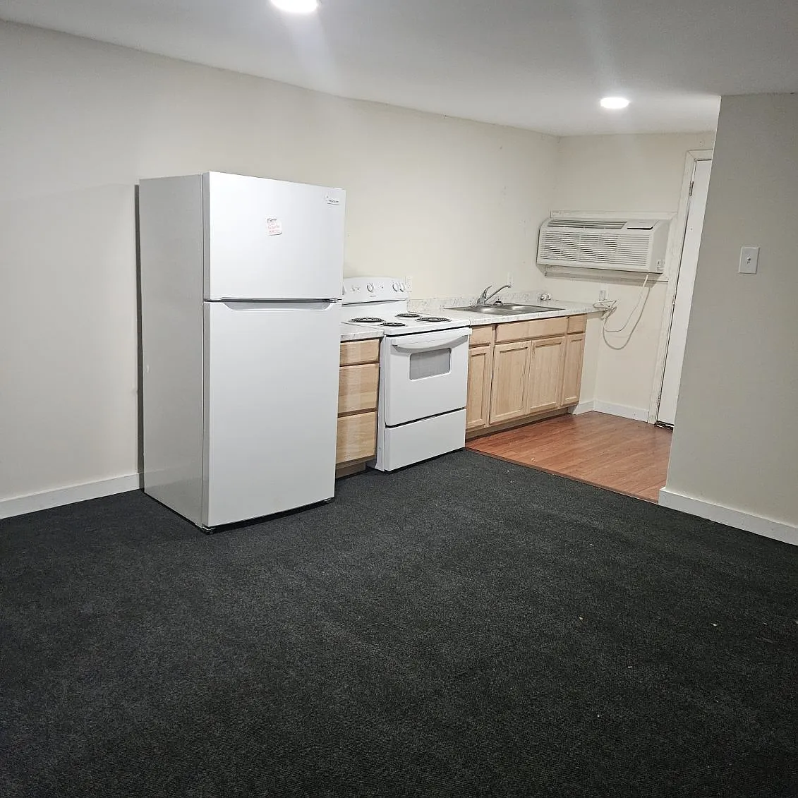 1 bed, 300 sqft, $750 — Photo 2