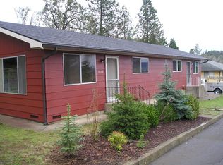 3233 Follett St, Roseburg, OR 97470