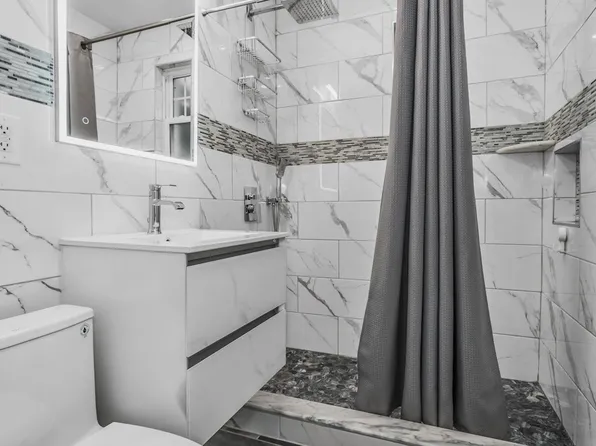 224-01 Kingsbury Avenue image 12 of 17