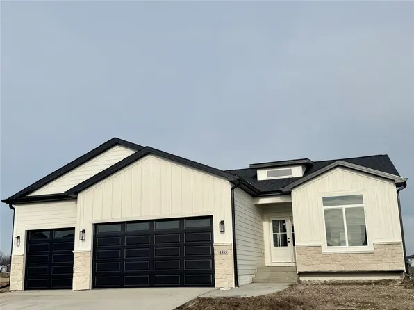 1355 NW Yorktown Dr, Waukee, IA 50263