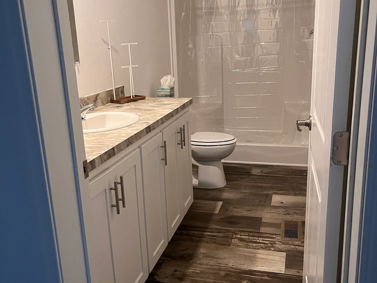3 bed, $1,400 — Photo 3