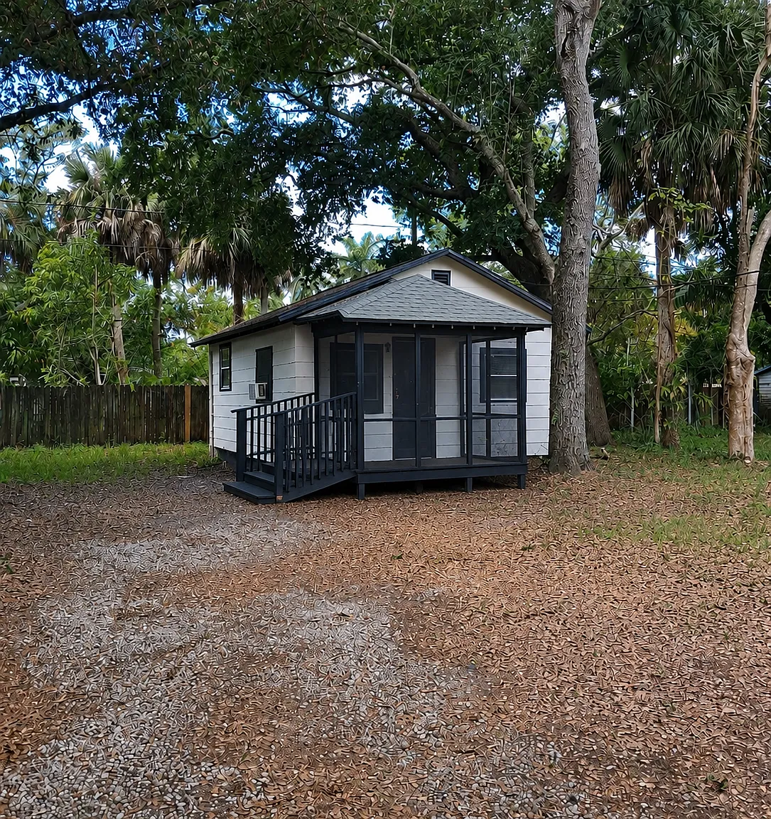 230 Delray Avenue - B — Photo 1