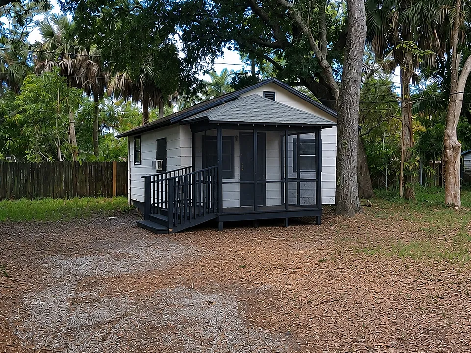 230 Delray Ave #B