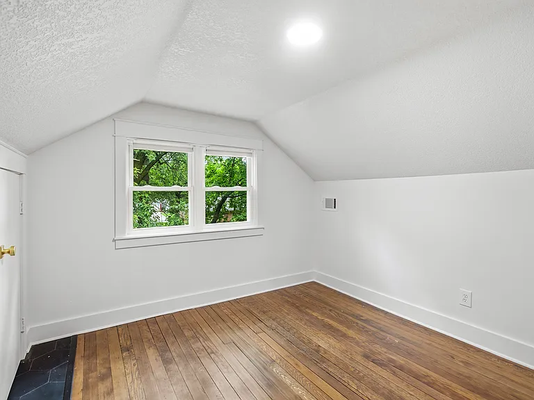 4724 Delmar St — Photo 32