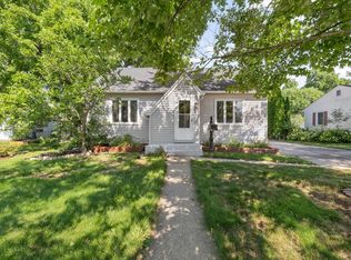 619 S Main St, Oconomowoc, WI 53066