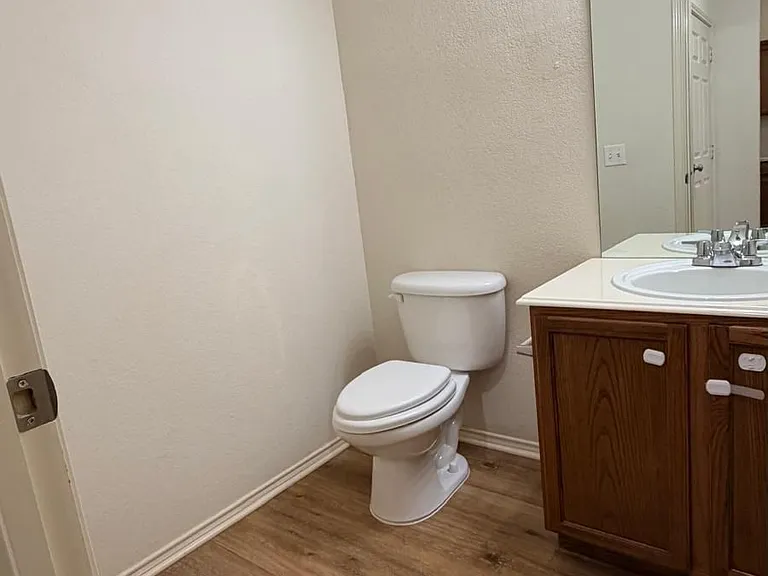 2205 Stoneleigh Pl — Photo 23