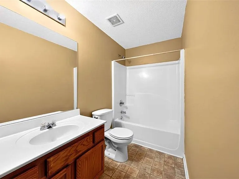 744 W Vincent Dr — Photo 40