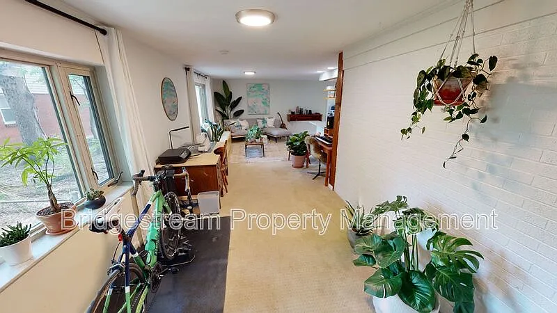 3 bed, 2.0 bath, 1901 sqft, $1,995 — Photo 4