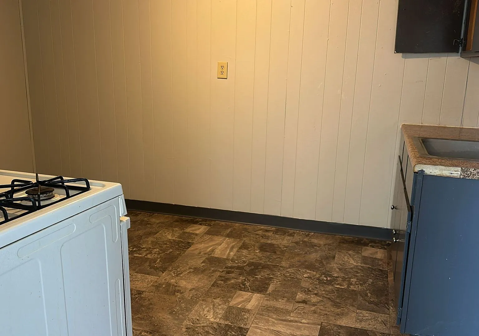 150 Pinecrest — Photo 2