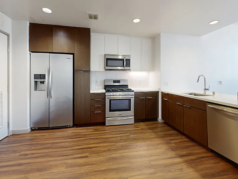 3033 Wilshire — Photo 72