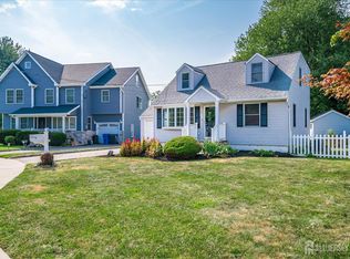 6 Robert Cir, Metuchen, NJ 08840