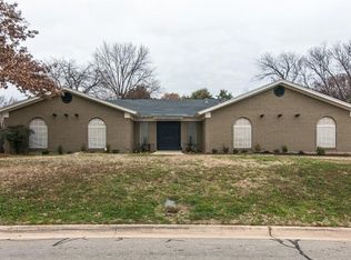 412 W Pleasantview Dr, Hurst, TX 76054