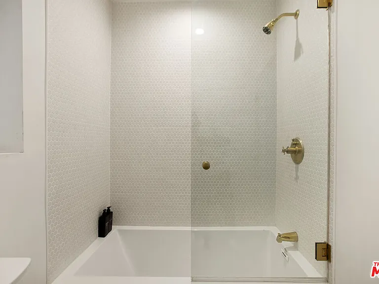 327 N Edinburgh Ave — Photo 13