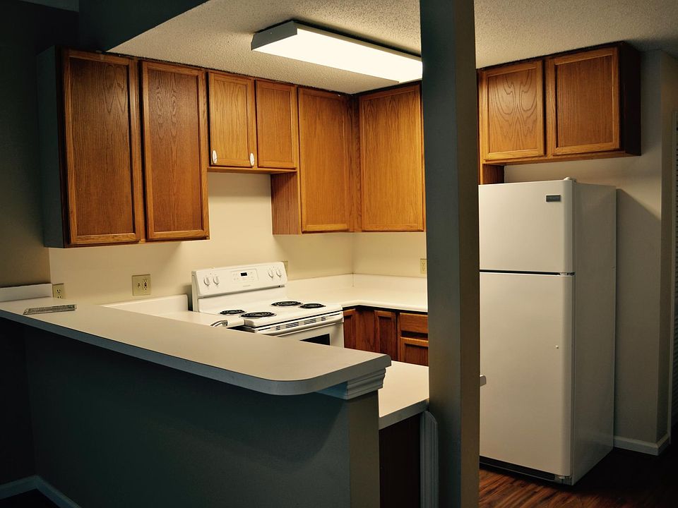 2nd image of 1020 Deni Ct #1020