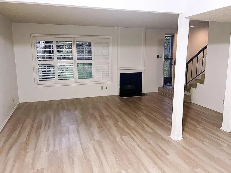 475 W Walnut St — Photo 5