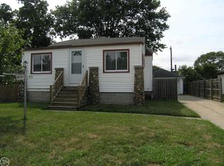 25151 Dodge St, Roseville, MI 48066