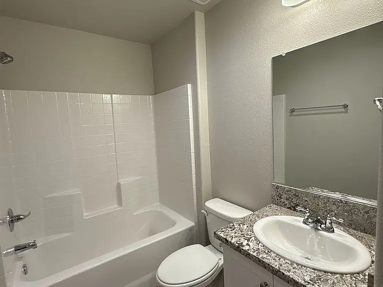505 S Summit St #101-104 — Photo 11