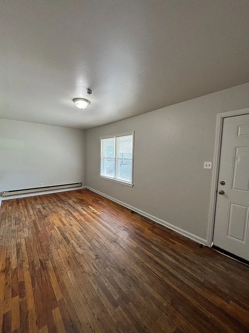 335 W Buell — Photo 3