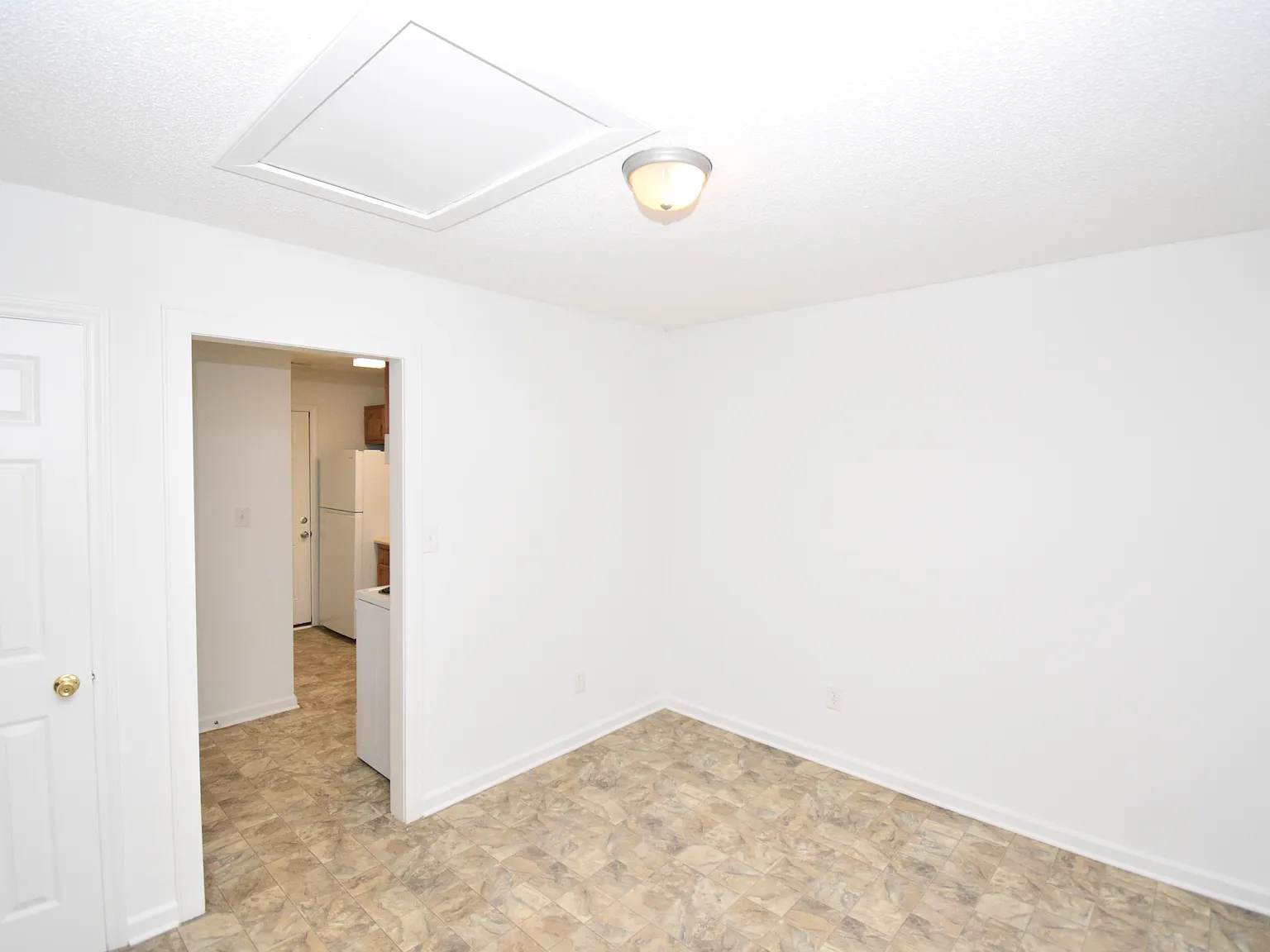 2 bed, 1000 sqft, $1,100 — Photo 4
