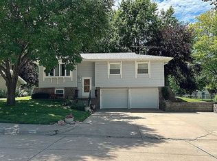 4114 Bel Air Dr, Kearney, NE 68845