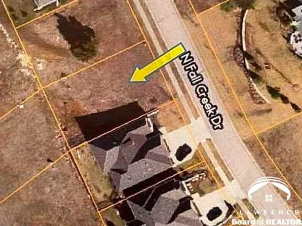 141 N Fall Creek Dr, Lawrence, KS 66049