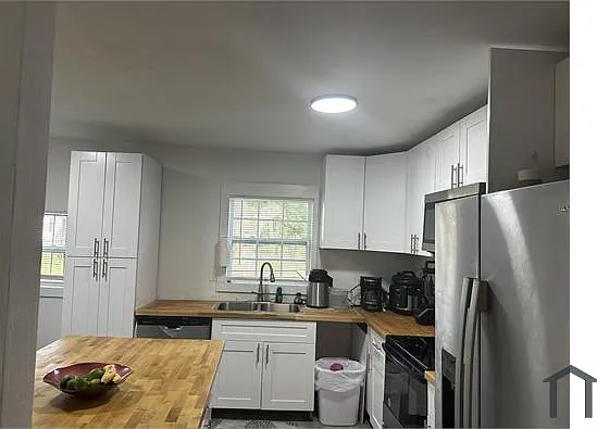 1640 W 4th St — Photo 11
