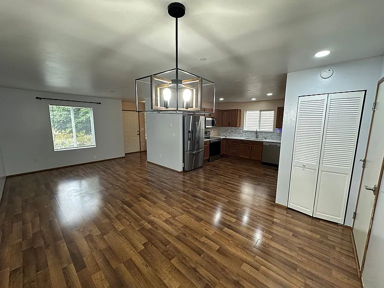 1426 Grant Ave — Photo 5