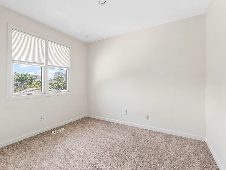 8907 S Swan Cir — Photo 14