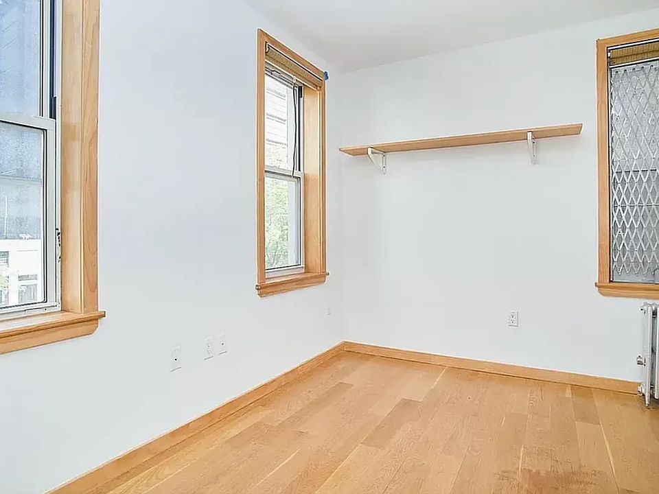 2nd image of 75 Baxter St APT 37