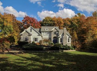 18995 Sanctuary Dr, Chagrin Falls, OH 44023