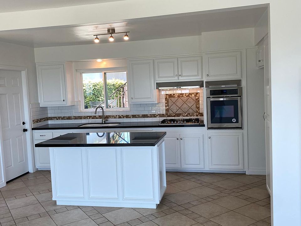 1st image of 667 W 37th St #667