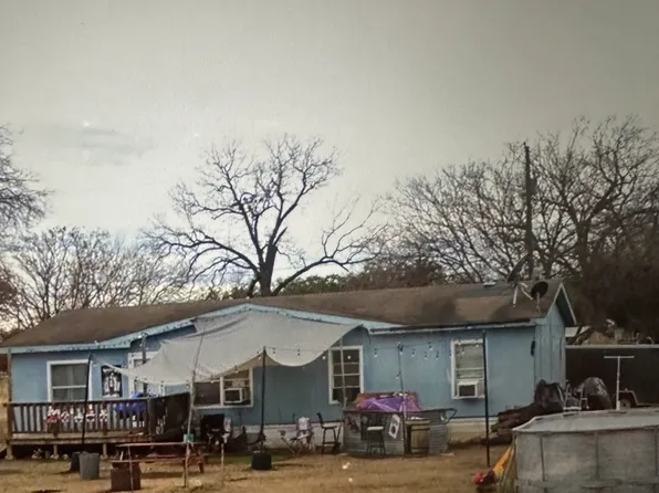 906 EL PASO ST, Sabinal, TX 78881