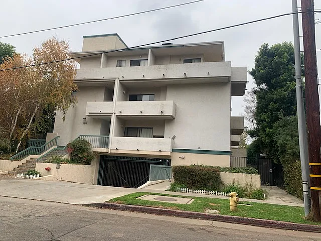 153 N Oak Knoll Ave #202