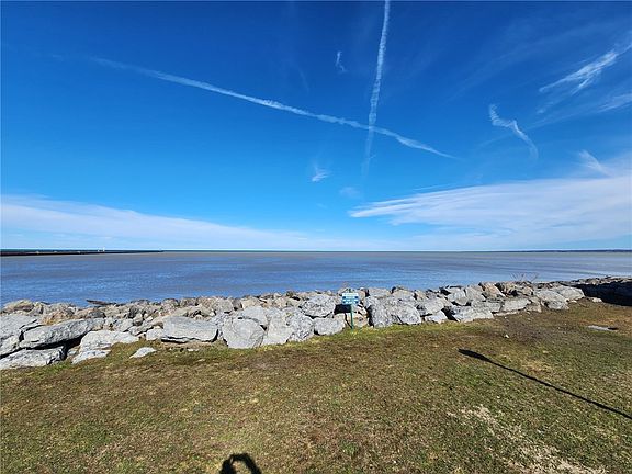 3rd image of 910 Westage At The Hbr