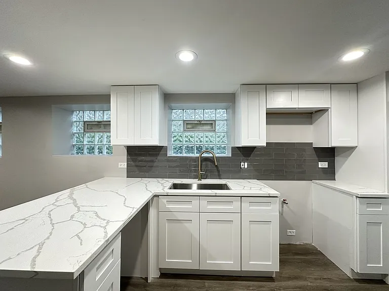2617 W Rascher Ave #NDG — Photo 3