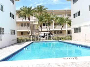462 Golden Isles Dr APT 305, Hallandale, FL 33009