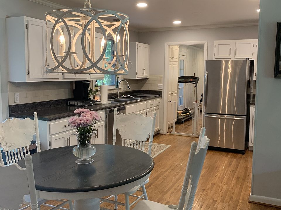 2nd image of 591 Valleywood Dr