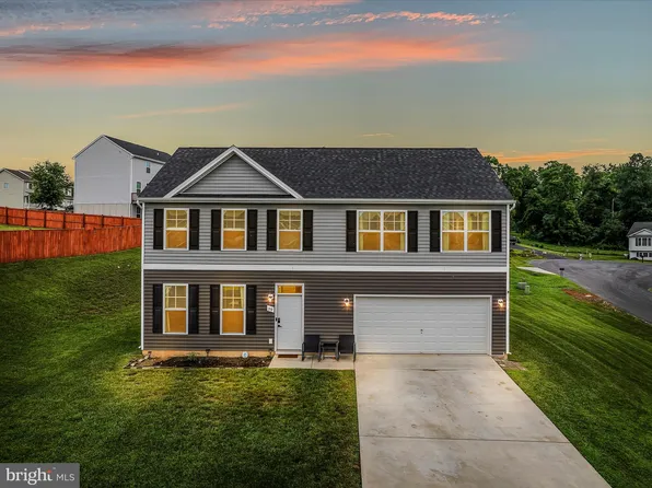 39 Irwin Ct, Hedgesville, WV 25427