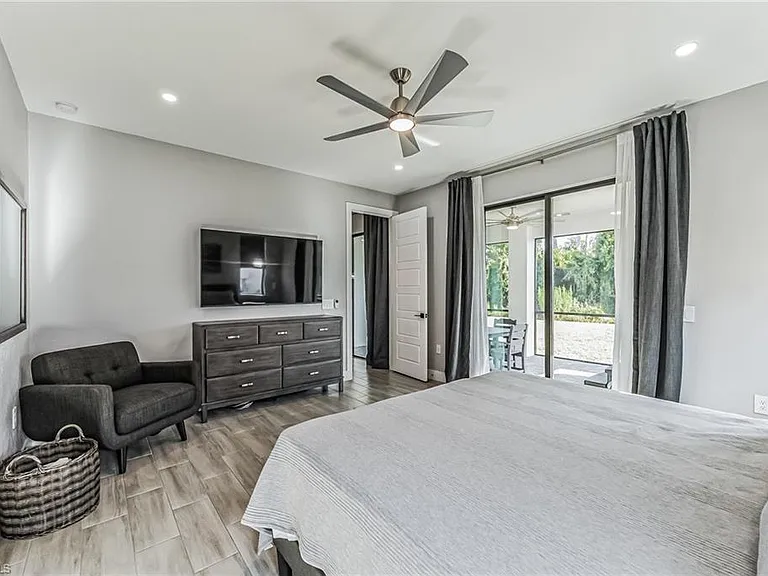 4618 Catalina Ln — Photo 13