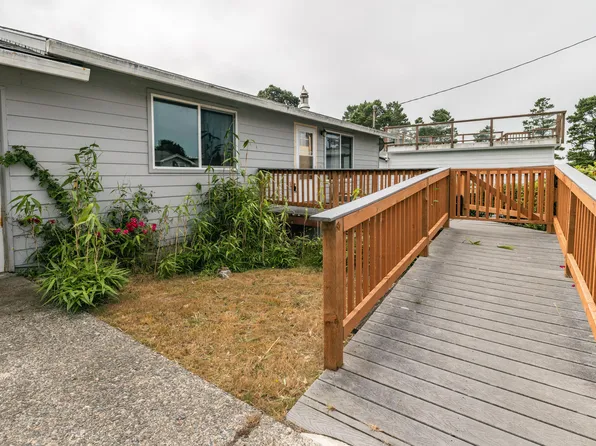2813 NW Bayshore Loop, Waldport, OR 97394