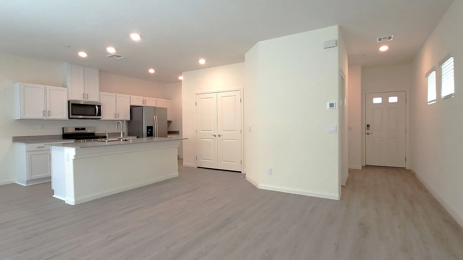 Cobalt Cliffs - 4 bedrooms , 2.5 bathrooms, 1795 SQFT — Photo 2