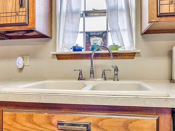 4th image of 3204 W Woodlane Dr