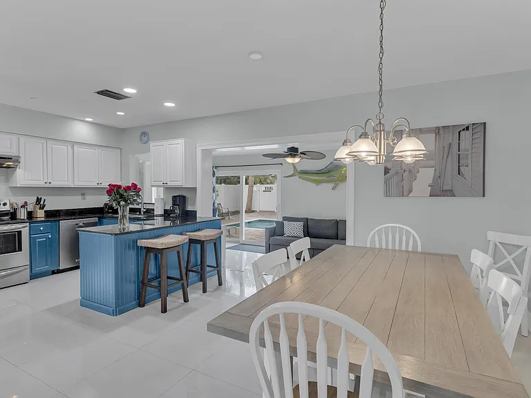 348 SE 18th Ave — Photo 20