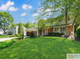 18 Hamilton Dr, East Brunswick, NJ 08816