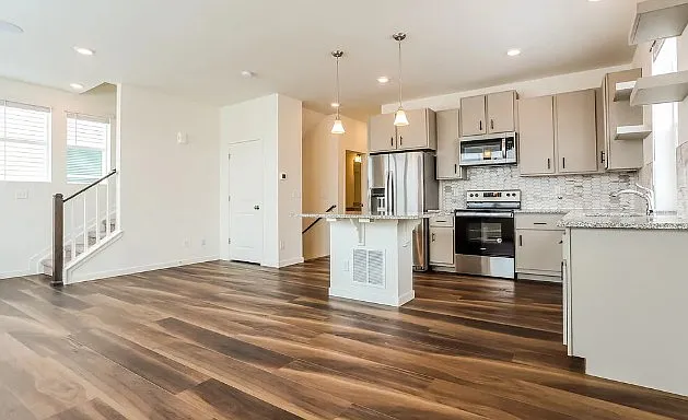 4 bed, 1595 sqft, $3,115 — Photo 3