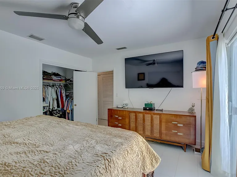 2601 NE 11th Ct — Photo 25