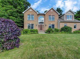 4123 Crest View Dr, Stroudsburg, PA 18360