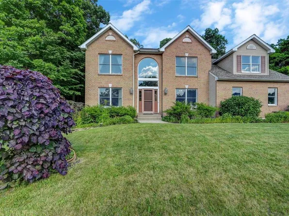4123 Crest View Dr, Stroudsburg, PA 18360
