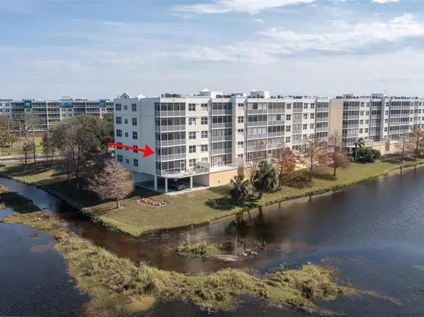 1200 Country Club Dr APT 6206, Largo, FL 33771